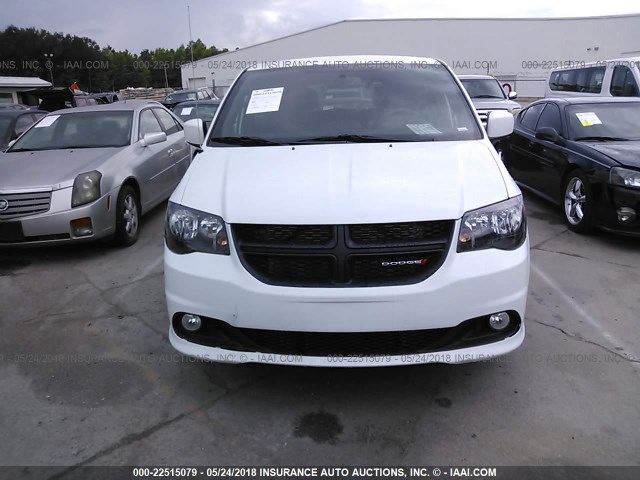 2C4RDGBG9JR201711 - 2018 DODGE GRAND CARAVAN SE WHITE photo 6