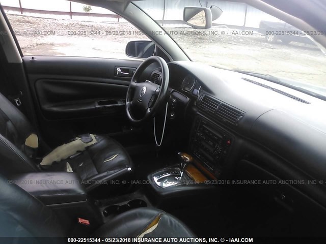 WVWRH63B91P281918 - 2001 VOLKSWAGEN PASSAT GLX 灰色 照片 5