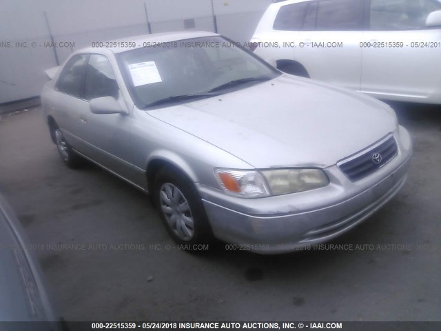 4T1BG22K9YU653540 - 2000 TOYOTA CAMRY CE/LE/XLE SILVER photo 1