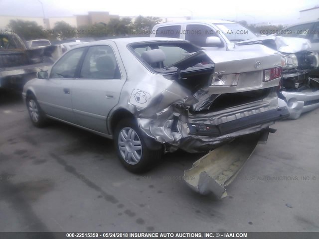 4T1BG22K9YU653540 - 2000 TOYOTA CAMRY CE/LE/XLE SILVER photo 3
