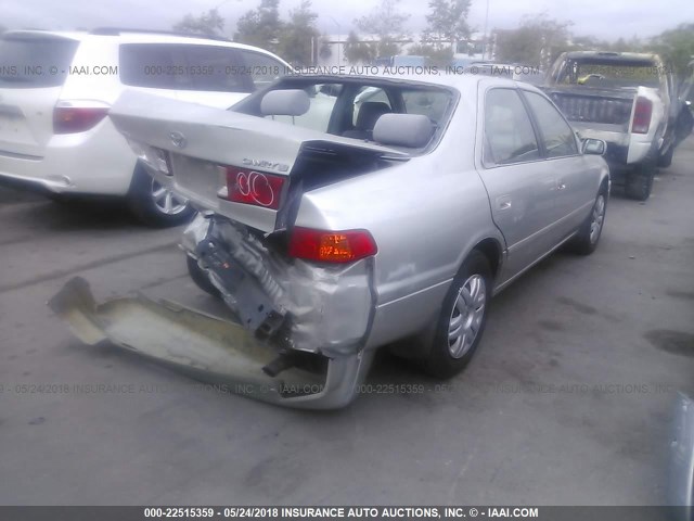 4T1BG22K9YU653540 - 2000 TOYOTA CAMRY CE/LE/XLE SILVER photo 4