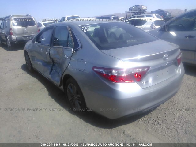 4T1BF1FK7GU239565 - 2016 TOYOTA CAMRY LE/XLE/SE/XSE SILVER photo 3