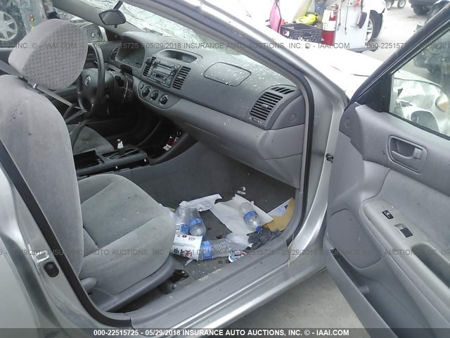 4T1BE32K13U750767 - 2003 TOYOTA CAMRY LE/XLE/SE 银色 照片 5