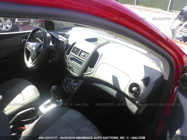 1G1JA6SH3E4213542 - 2014 CHEVROLET SONIC LS RED photo 5
