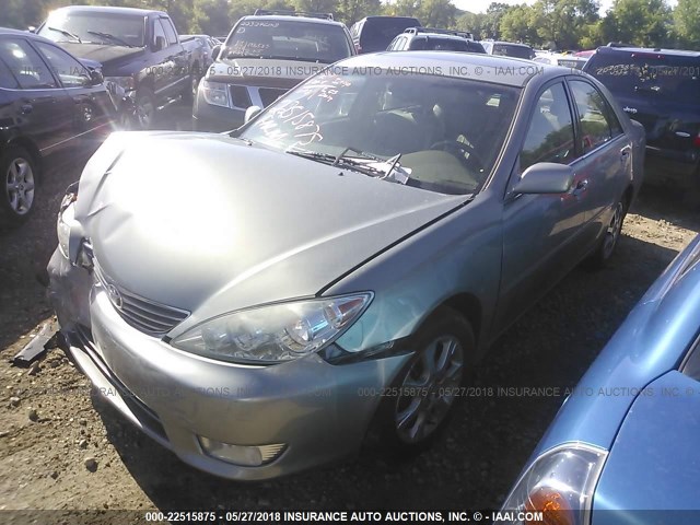 4T1BE30K85U631779 - 2005 TOYOTA CAMRY LE/XLE/SE ნაცრისფერი ფოტო 2