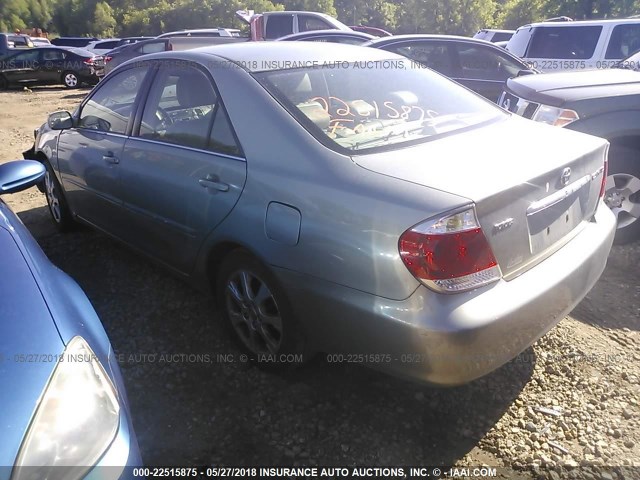 4T1BE30K85U631779 - 2005 TOYOTA CAMRY LE/XLE/SE ნაცრისფერი ფოტო 3