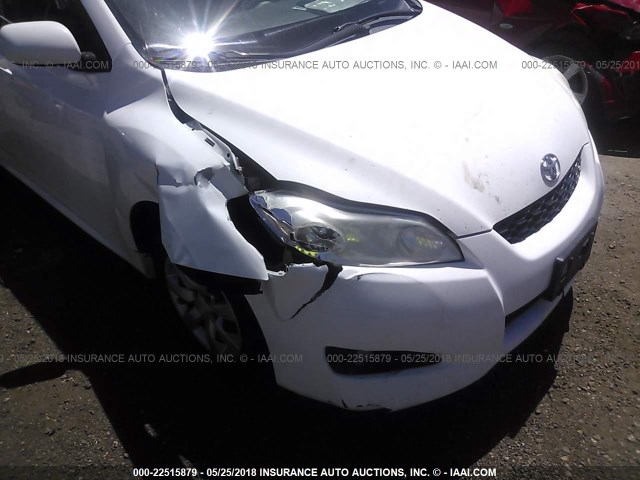 2T1LE4EEXBC019156 - 2011 TOYOTA COROLLA MATRIX S WHITE photo 6