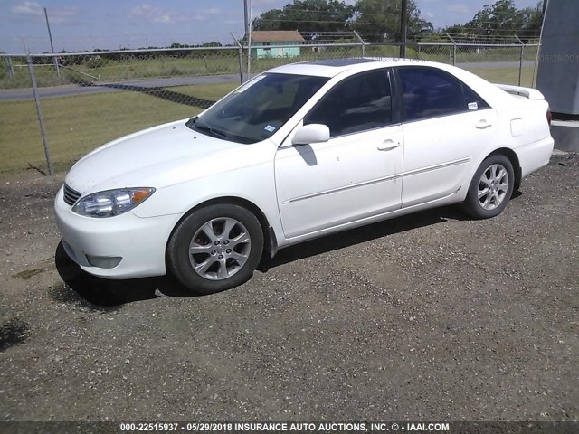 4T1BF32KX5U092513 - 2005 TOYOTA CAMRY LE/XLE/SE თეთრი ფოტო 2