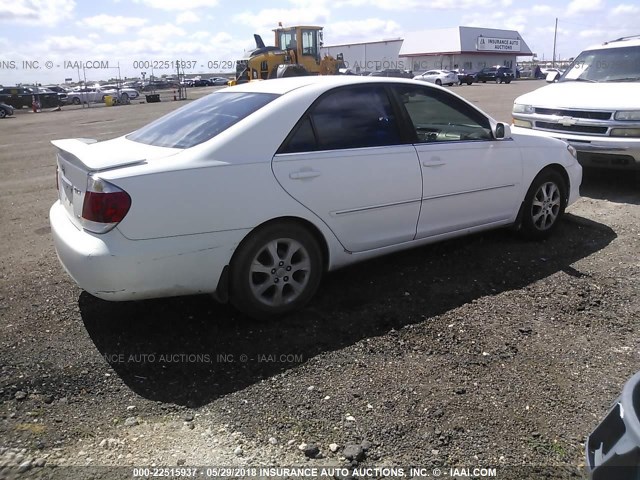 4T1BF32KX5U092513 - 2005 TOYOTA CAMRY LE/XLE/SE თეთრი ფოტო 4