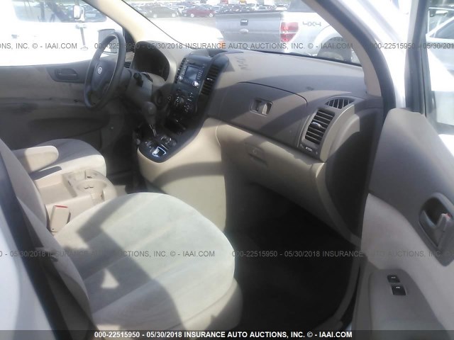 KNDMB233096279053 - 2009 KIA SEDONA EX/LX WHITE photo 5