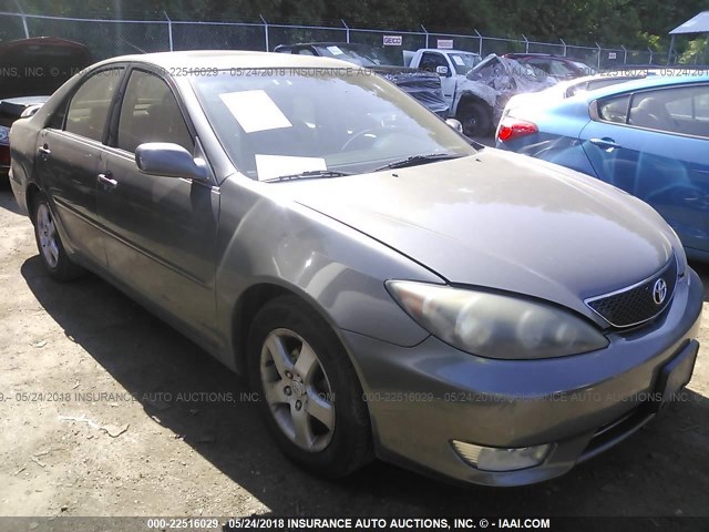 4T1BE32K55U599838 - 2005 TOYOTA CAMRY LE/XLE/SE ნაცრისფერი ფოტო 1