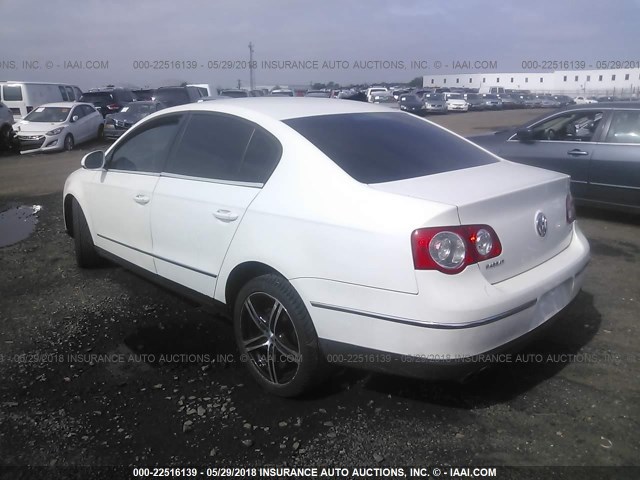 WVWJK73C67P082928 - 2007 VOLKSWAGEN PASSAT WHITE photo 3