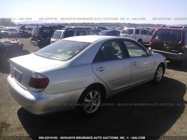 4T1BF30K75U620351 - 2005 TOYOTA CAMRY LE/XLE/SE ვერცხლისფერი ფოტო 4