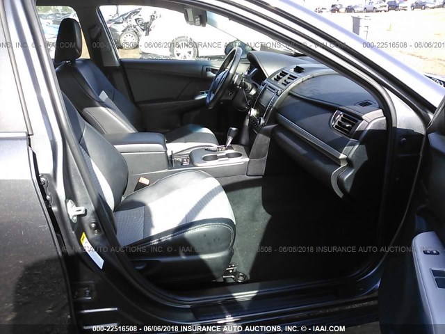 4T1BF1FK4CU086976 - 2012 TOYOTA CAMRY SE/LE/XLE 灰色 照片 5