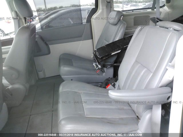 2A4RR5D18AR133894 - 2010 CHRYSLER TOWN & COUNTRY TOURING BEIGE photo 8