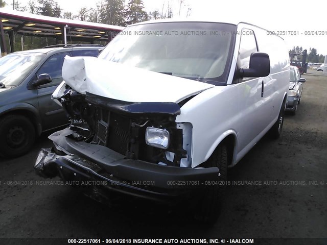 1GCZGFAA0A1159707 - 2010 CHEVROLET EXPRESS G2500  WHITE photo 2