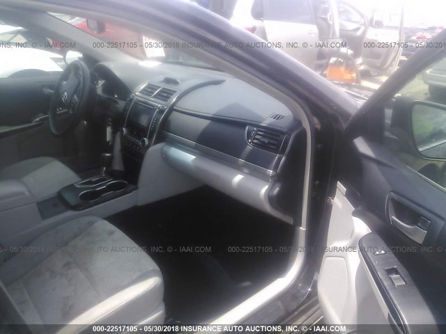 4T1BF1FK0CU090765 - 2012 TOYOTA CAMRY SE/LE/XLE 黑色 照片 5