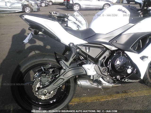 JKAEXEJ11HDA00936 - 2017 KAWASAKI EX650 J თეთრი ფოტო 6