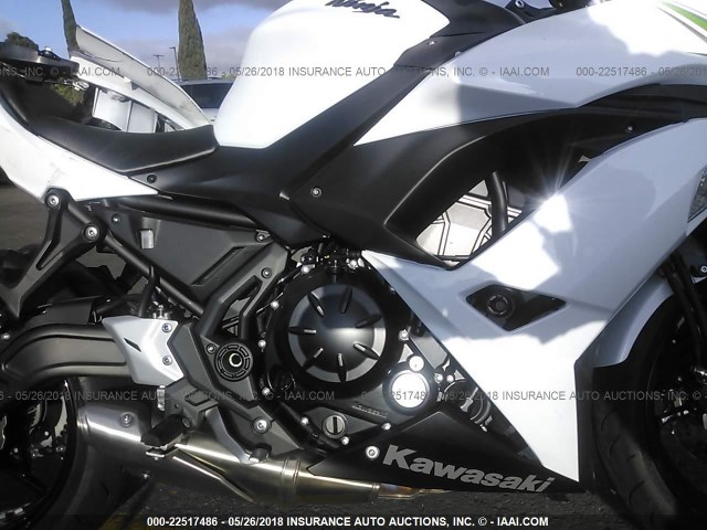 JKAEXEJ11HDA00936 - 2017 KAWASAKI EX650 J თეთრი ფოტო 8