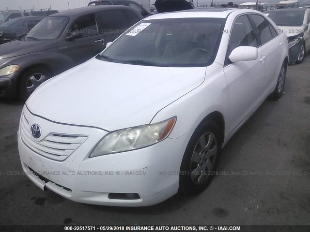 JTNBK46K873003994 - 2007 TOYOTA CAMRY NEW GENERATION LE/XLE/SE WHITE photo 2