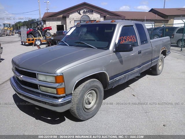 1GCFC29RXWE104800 - 1998 CHEVROLET GMT-400 C2500 BEIGE photo 2