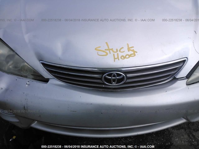 4T1BE30KX5U582293 - 2005 TOYOTA CAMRY LE/XLE/SE ნაცრისფერი ფოტო 10