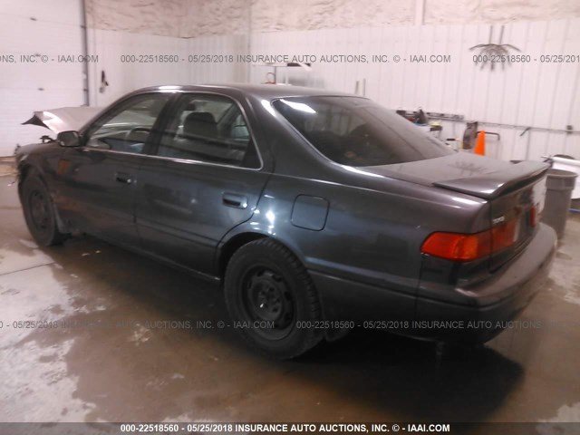 4T1BF22K6YU950719 - 2000 TOYOTA CAMRY LE/XLE SILVER photo 3
