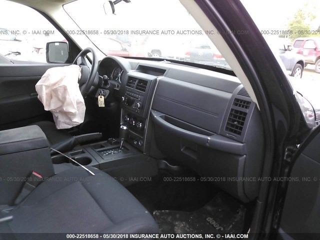 1J4PN2GK4BW556809 - 2011 JEEP LIBERTY SPORT 黑色 照片 5