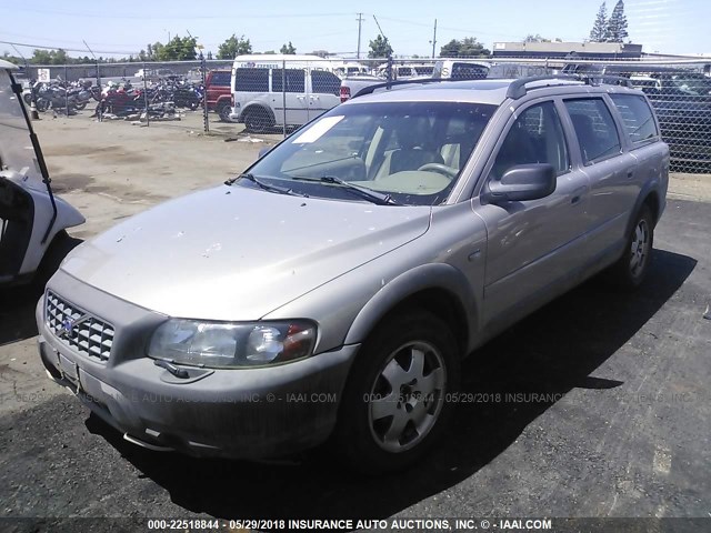 YV1SZ58D521059037 - 2002 VOLVO V70 XC SILVER photo 2