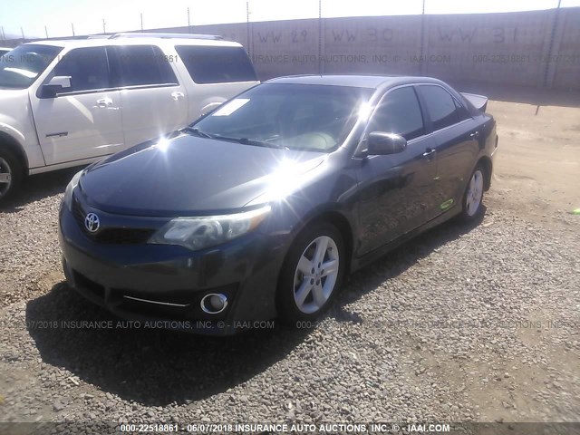 4T1BF1FK0CU610348 - 2012 TOYOTA CAMRY SE/LE/XLE GRAY photo 2