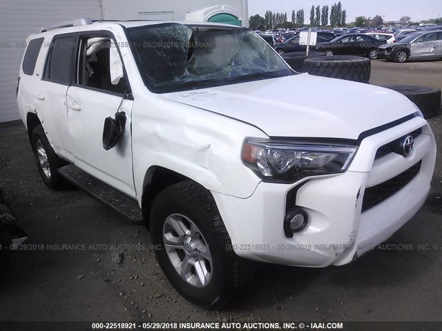 JTEBU5JR6J5487003 - 2018 TOYOTA 4RUNNER SR5 PREM/LTDL/TRAIL/TRD WHITE photo 1