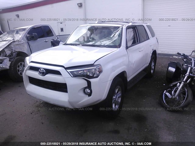 JTEBU5JR6J5487003 - 2018 TOYOTA 4RUNNER SR5 PREM/LTDL/TRAIL/TRD WHITE photo 6