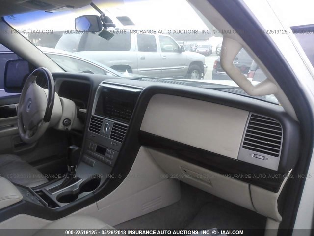 5LMEU88H73ZJ45886 - 2003 LINCOLN AVIATOR 白色 照片 5