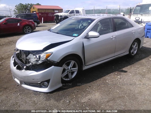 4T1BF1FK4CU117272 - 2012 TOYOTA CAMRY SE/LE/XLE 银色 照片 2