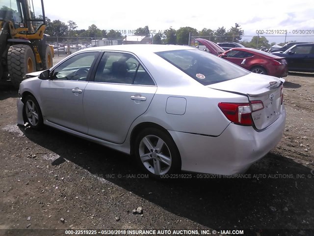 4T1BF1FK4CU117272 - 2012 TOYOTA CAMRY SE/LE/XLE 银色 照片 3