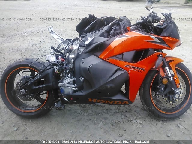 JH2PC4005AK300028 - 2010 HONDA CBR600 RR ORANGE photo 8