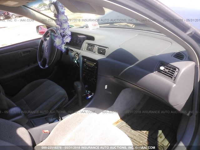 4T1BG22K61U809829 - 2001 TOYOTA CAMRY CE/LE/XLE 绿色 照片 5