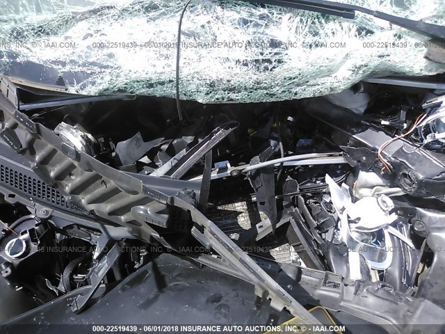 WMEEJ3BA6BK490124 - 2011 SMART FORTWO PURE/PASSION SILVER photo 10