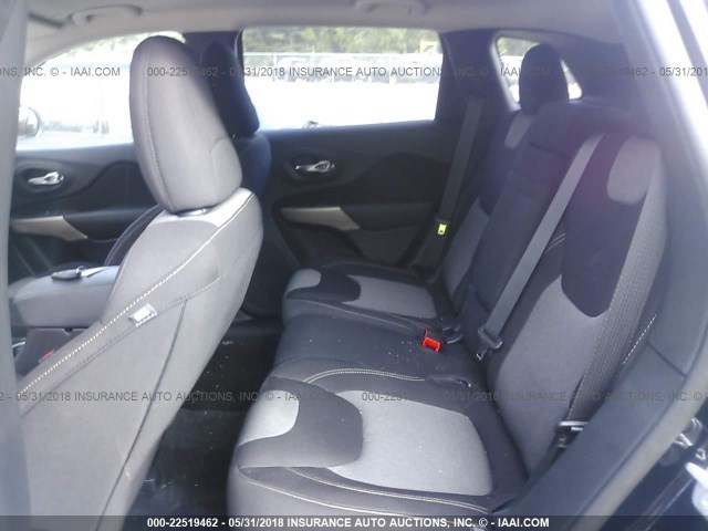 1C4PJMCB5JD555570 - 2018 JEEP CHEROKEE LATITUDE Czarny zdjęcie 8