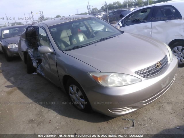 4T1BE32K52U098895 - 2002 TOYOTA CAMRY LE/XLE/SE ოქროსფერი ფოტო 1