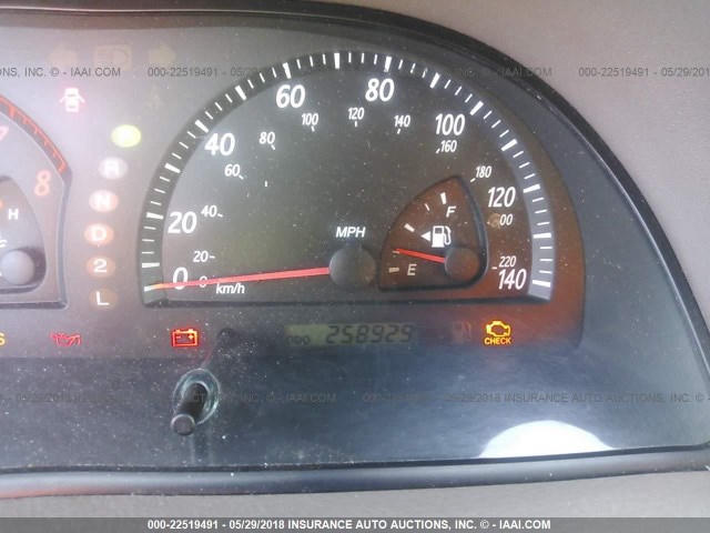 4T1BE32K52U098895 - 2002 TOYOTA CAMRY LE/XLE/SE ოქროსფერი ფოტო 7