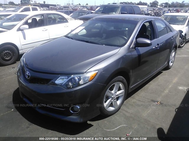 4T1BF1FK2EU356144 - 2014 TOYOTA CAMRY L/SE/LE/XLE 灰色 照片 2