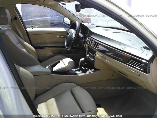 WBAPN7C56BF184759 - 2011 BMW 335 D WHITE photo 5