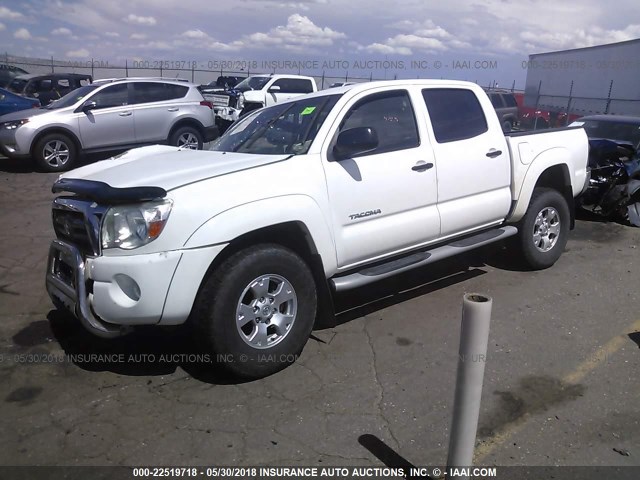 3TMLU42N49M027004 - 2009 TOYOTA TACOMA DOUBLE CAB WHITE photo 2