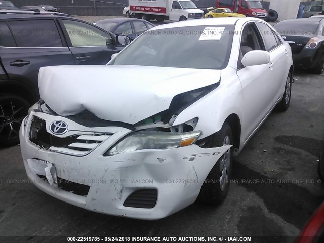 4T4BF3EK1BR087990 - 2011 TOYOTA CAMRY SE/LE/XLE თეთრი ფოტო 2