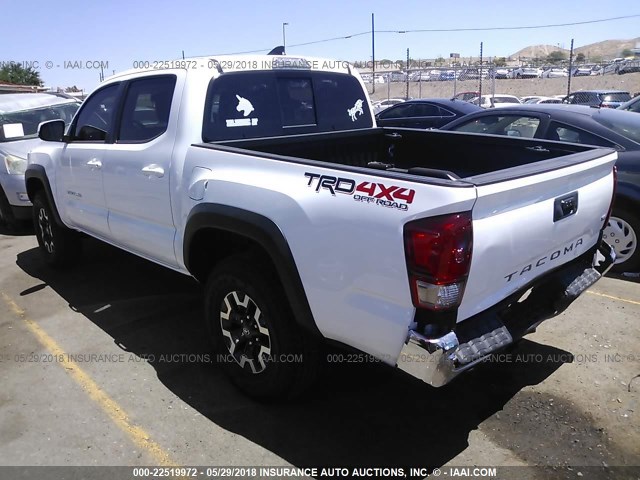 3TMCZ5AN0HM074103 - 2017 TOYOTA TACOMA DBL CAB/SR/TRDSPT/OR/PRO თეთრი ფოტო 3