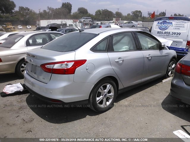 1FADP3F26EL210833 - 2014 FORD FOCUS SE SILVER photo 4