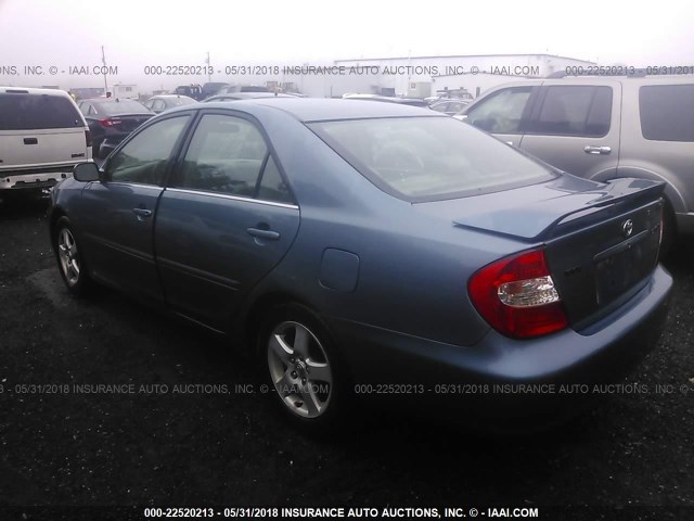 4T1BE32K52U620490 - 2002 TOYOTA CAMRY LE/XLE/SE ლურჯი ფოტო 3
