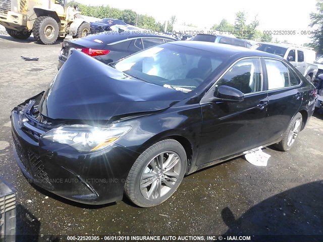 4T1BF1FK0GU569936 - 2016 TOYOTA CAMRY LE/XLE/SE/XSE BLACK photo 2