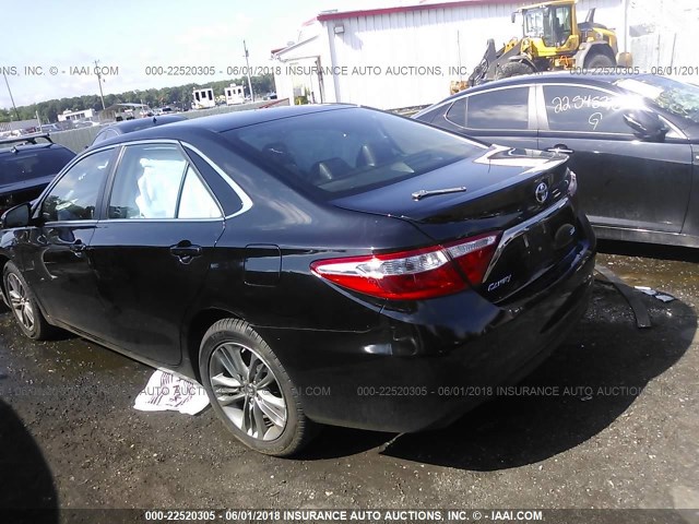 4T1BF1FK0GU569936 - 2016 TOYOTA CAMRY LE/XLE/SE/XSE BLACK photo 3